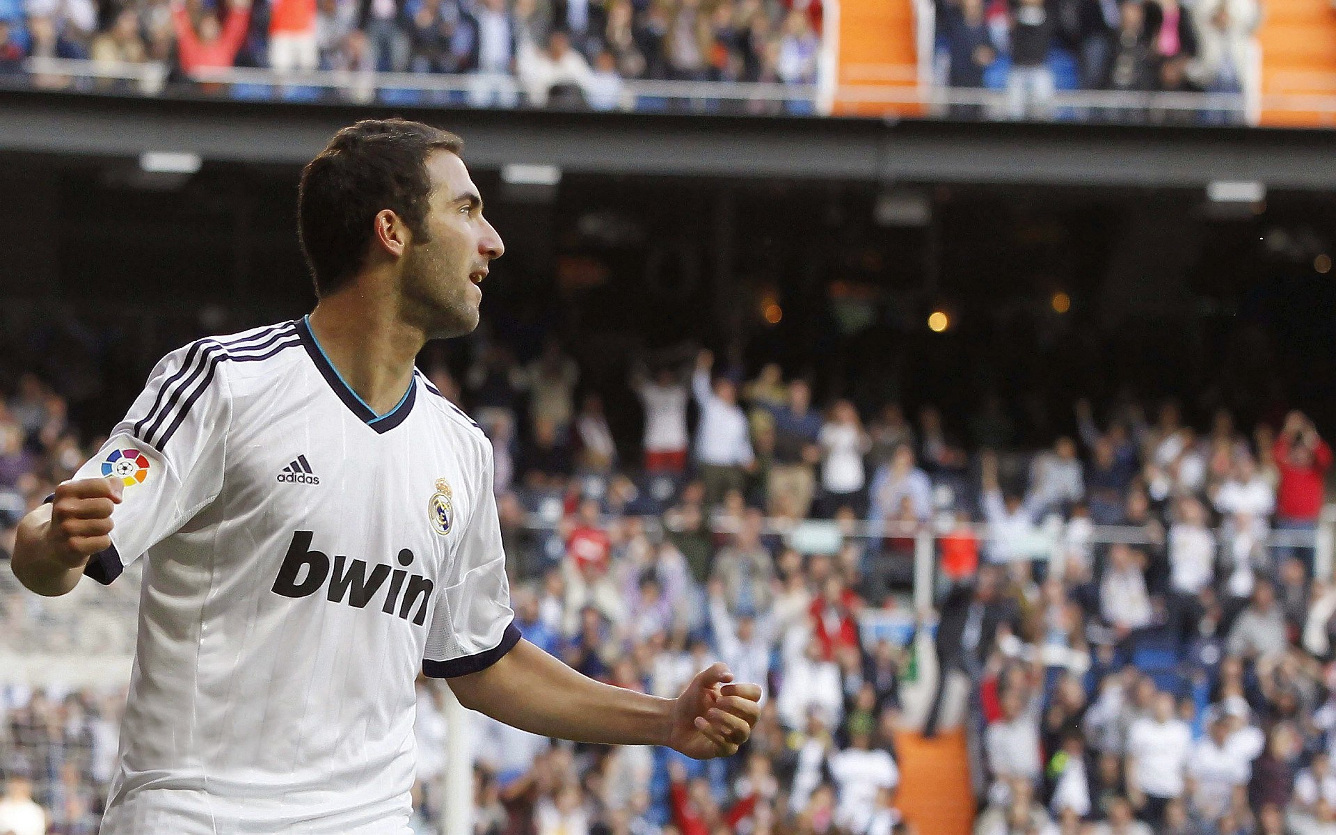 意甲争冠白热化：前三名积分仅差2分，赛季剩余关键战役，意甲分榜