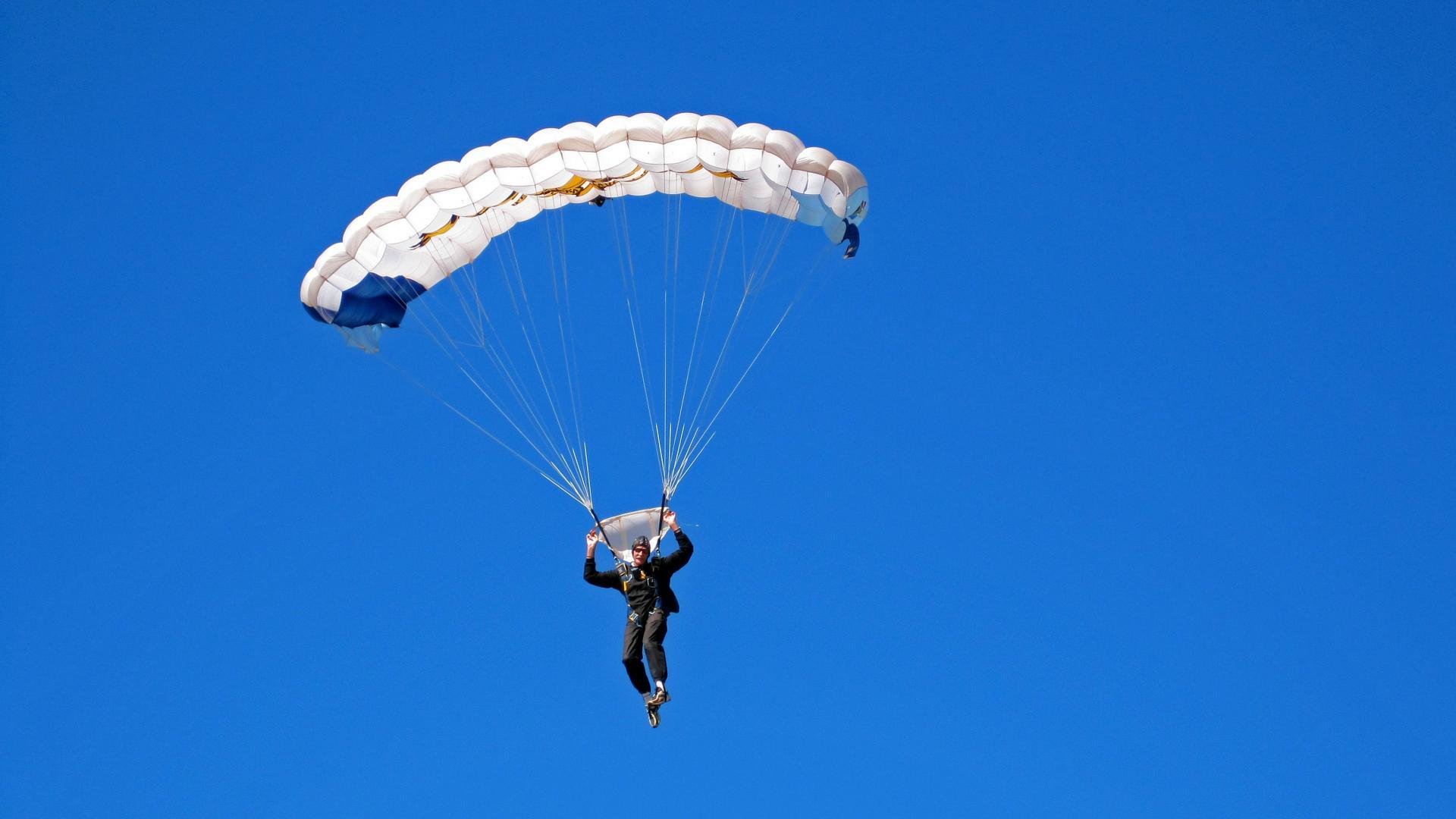 穿越荒漠：WRC沙漠赛段的火热激战，沙漠穿越车辆
